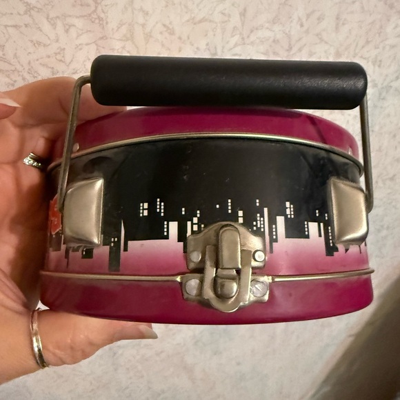 Vintage 2005 Betty Boop Round Lunch Box, In Good Condition, Great For Collectors - Picture 5 of 11